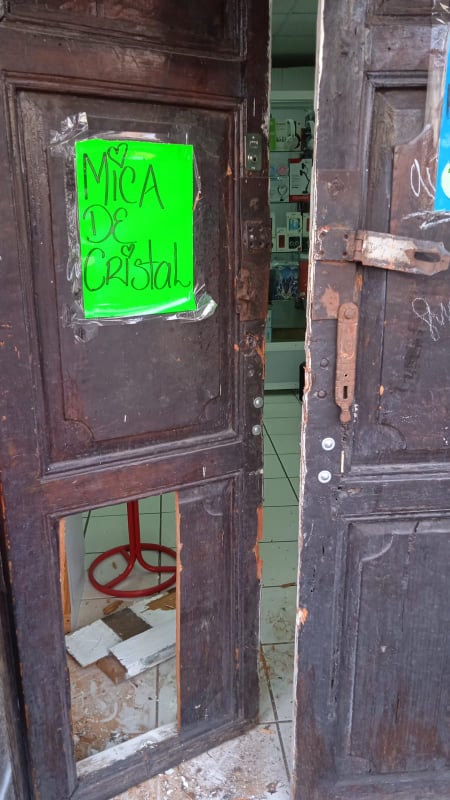 MORELIA Ladrones destrozan una puerta y roban en un comercio de telefonía en el Centro de Morelia 2