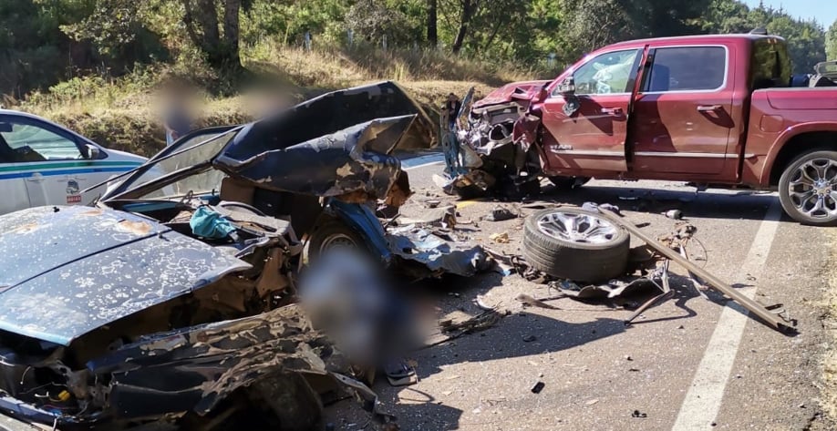 PÁTZCUARO Choque entre 2 vehículos deja 1 muerto y 4 heridos en la Pátzcuaro-Uruapan