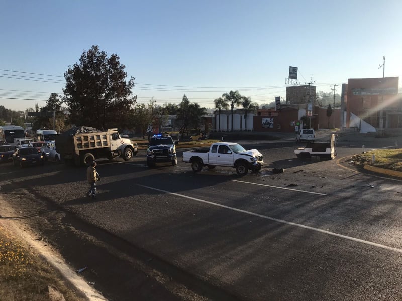 MORELIA Se registra choque entre 2 camionetas en la Morelia-Pátzcuaro 2