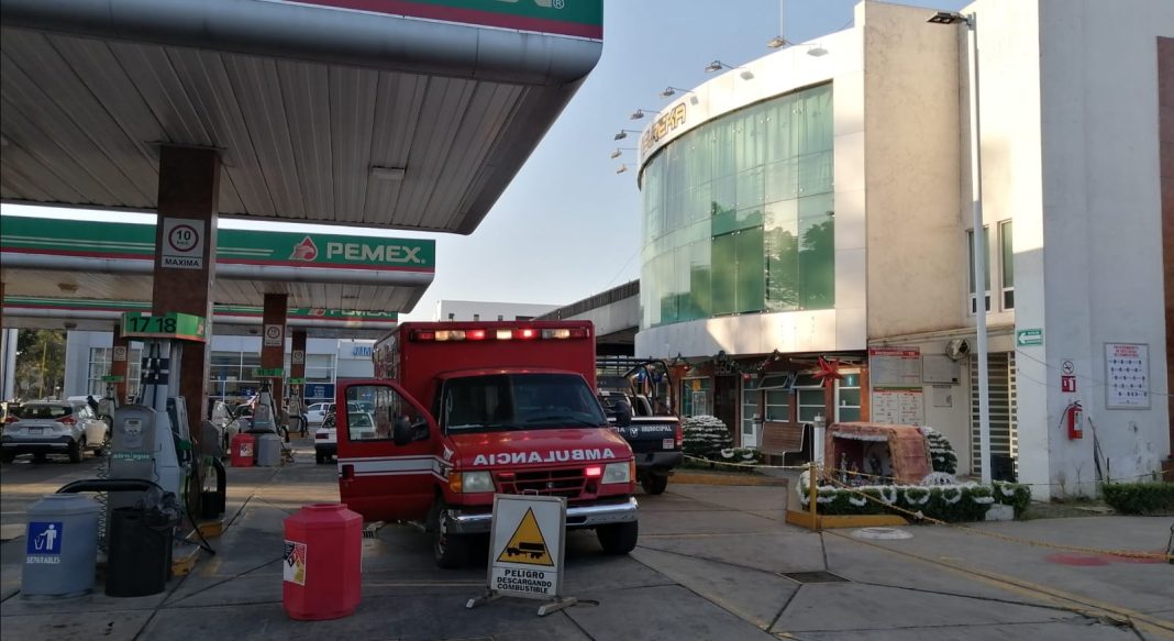 URUAPAN Hallan hombre muerto en los baños de una gasolinera