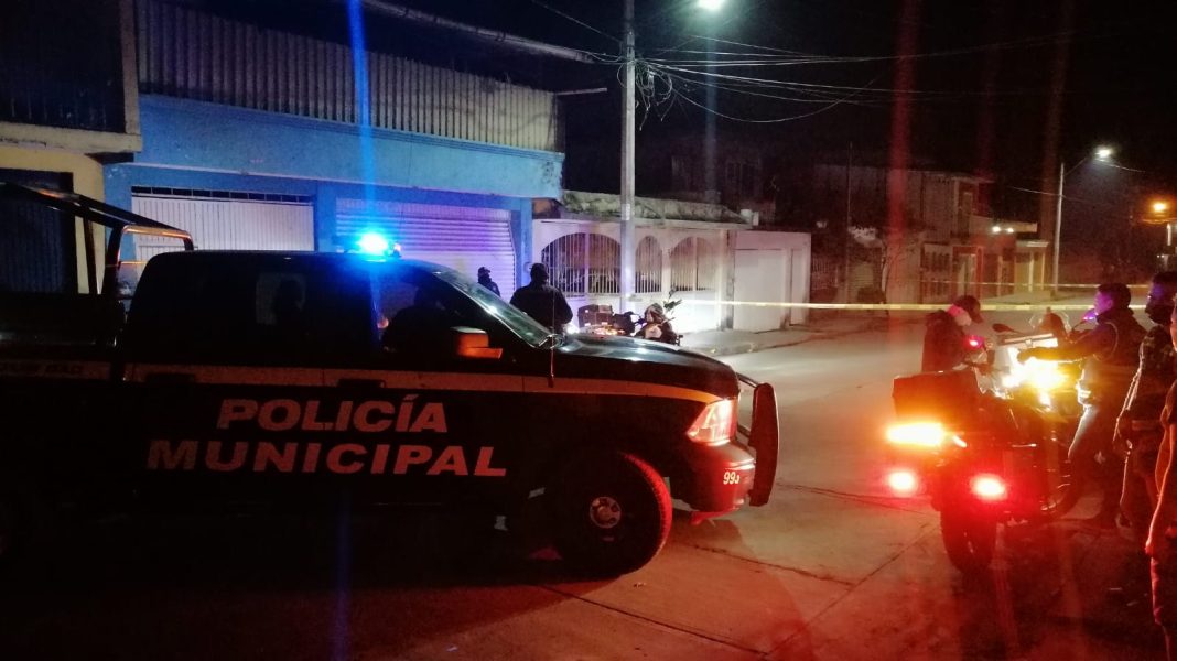 URUAPAN Delincuentes rafaguean casa en Uruapan hay una mujer herida