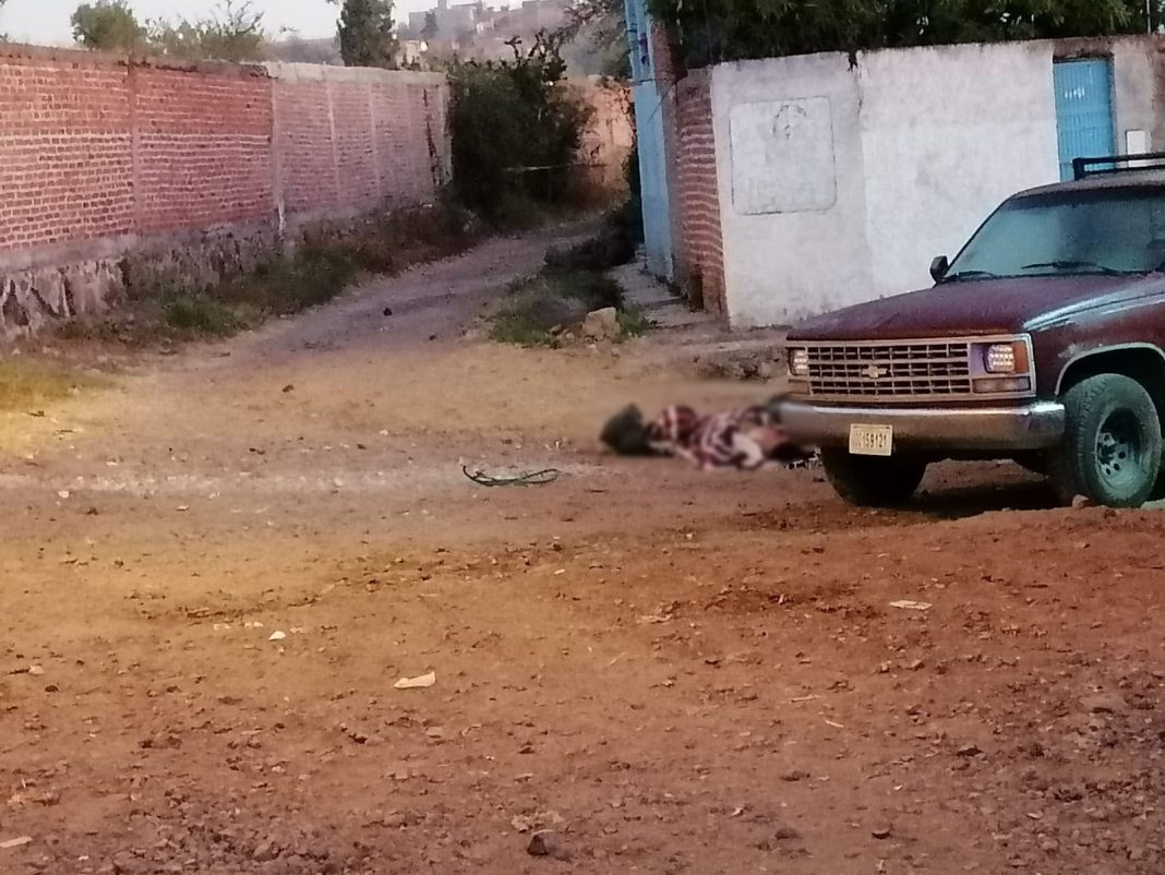 JACONA Abandonan dos cuerpos uno embolsado y otro encobijado en las calles de Jacona 2