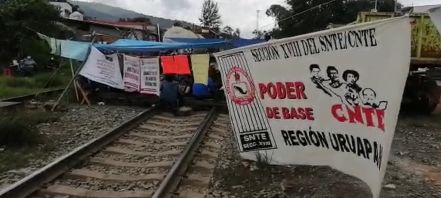 URUAPAN Poder de Base de la CNTE mantiene bloqueadas las vías del tren en Caltzontzin 5