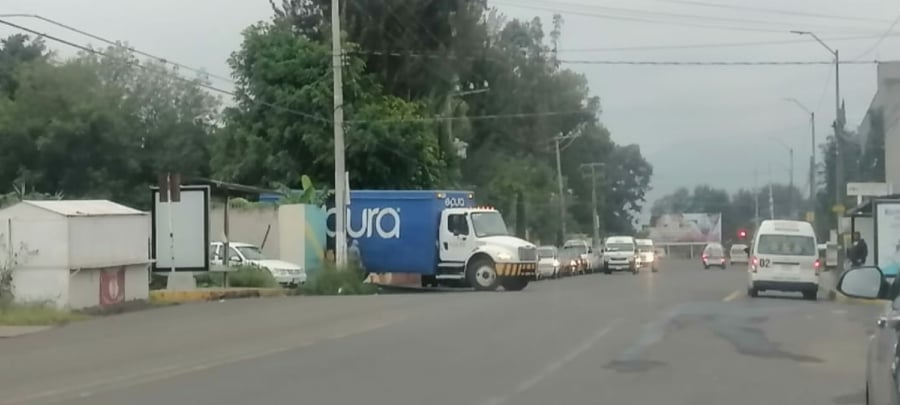 MORELIA Normalistas roban cerca de 200 mp en mercancía al saquear dos camiones refresqueros en Morelia 7