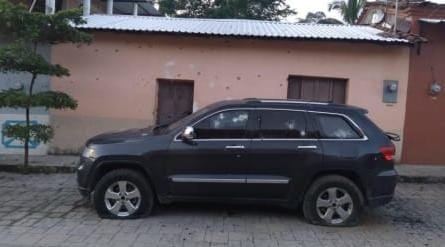 CHINICUILA Delincuentes irrumpen en Villa Victoria rafaguean autos casas y se enfrentan con la GN 1
