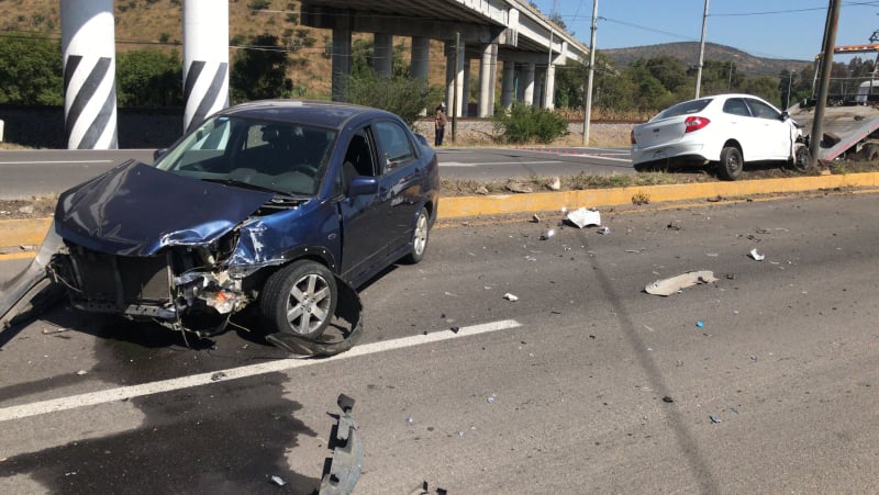 MORELIA Choque entre vehículos deja 2 heridos en la Morelia-Maravatío 4