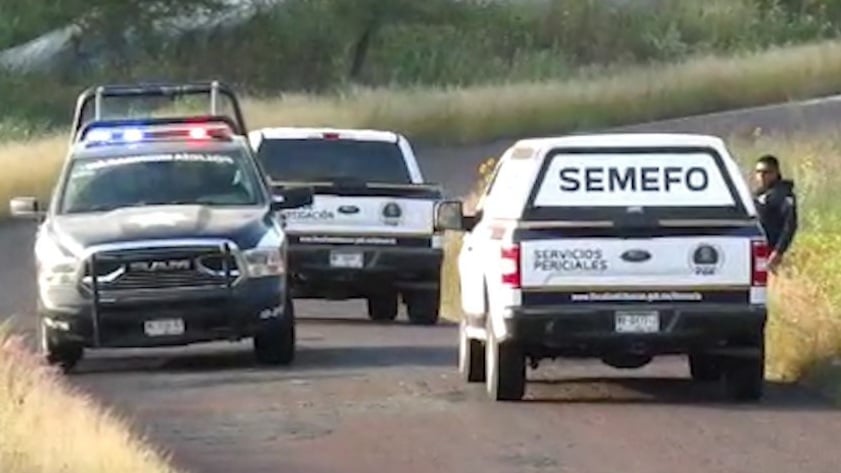 COTIJA Localizan dos cadáveres encobijados a un costado de carretera en Cotija