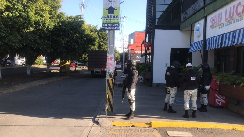 MORELIA Balean 2 policías de Morelia en Calzada La Huerta 1