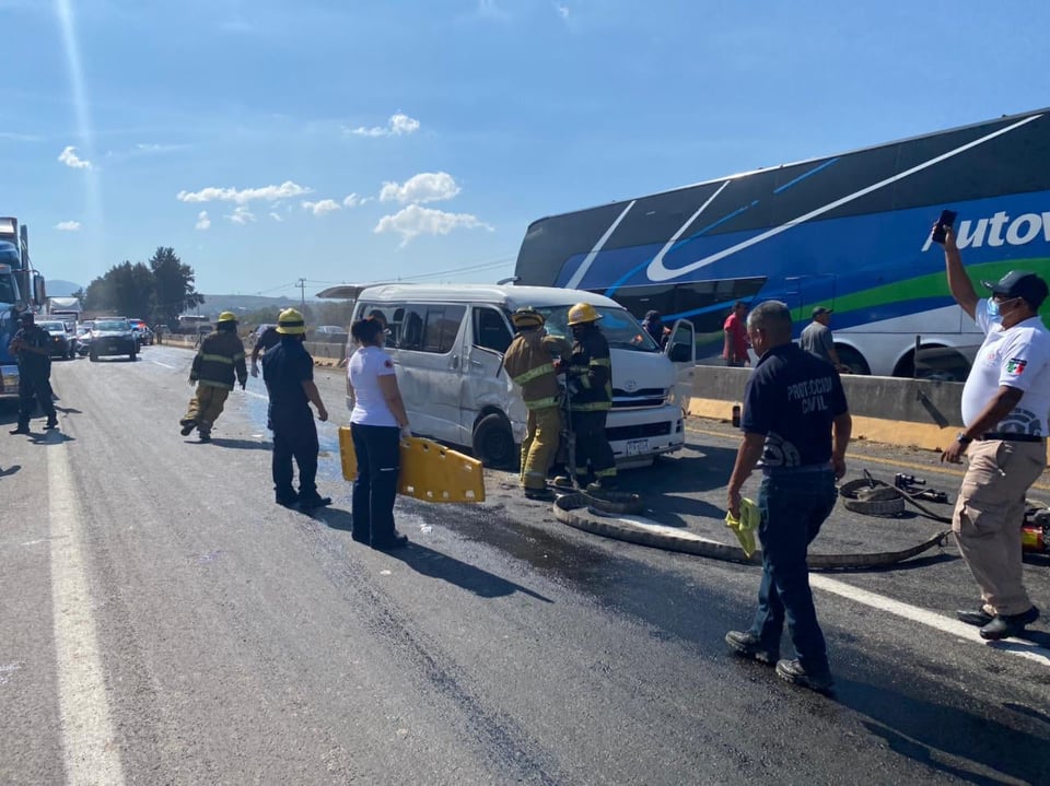TARÍMBARO Choque entre tráiler y camioneta deja 9 lesionadas en la Morelia-Salamanca 1