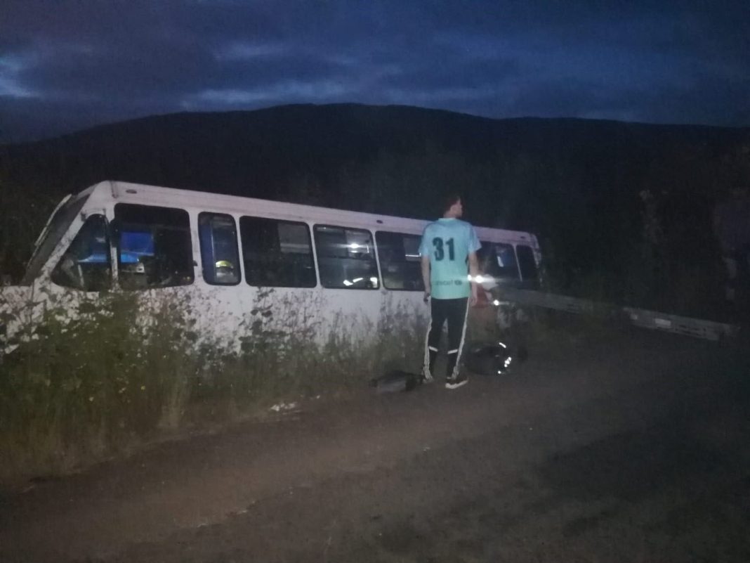 JACONA Se accidenta camión de personal en Jacona hay 12 heridos 2
