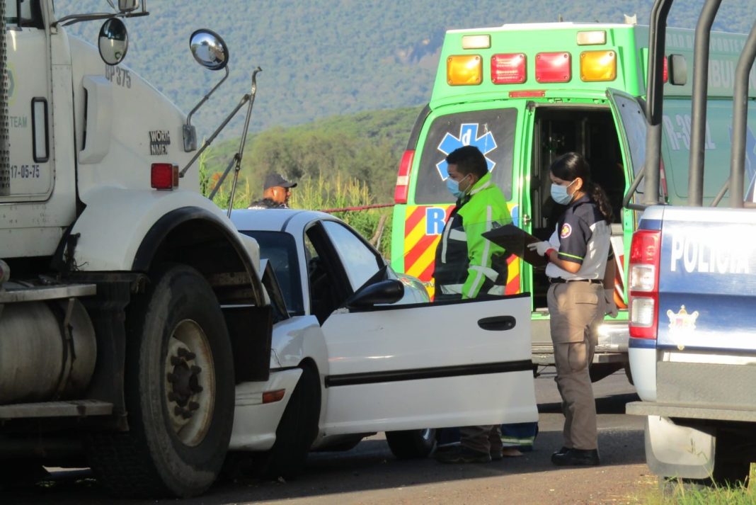 ZAMORA Aparatoso choque en la Ario de Rayón Chavinda deja una mujer muerta 3
