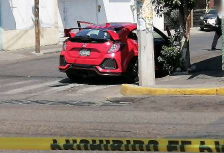 Automovilista es asesinado 0304