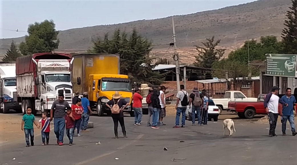 CHILCHOTA Escala conflicto en Carapan se desata zafarrancho en bloqueo carretero 2