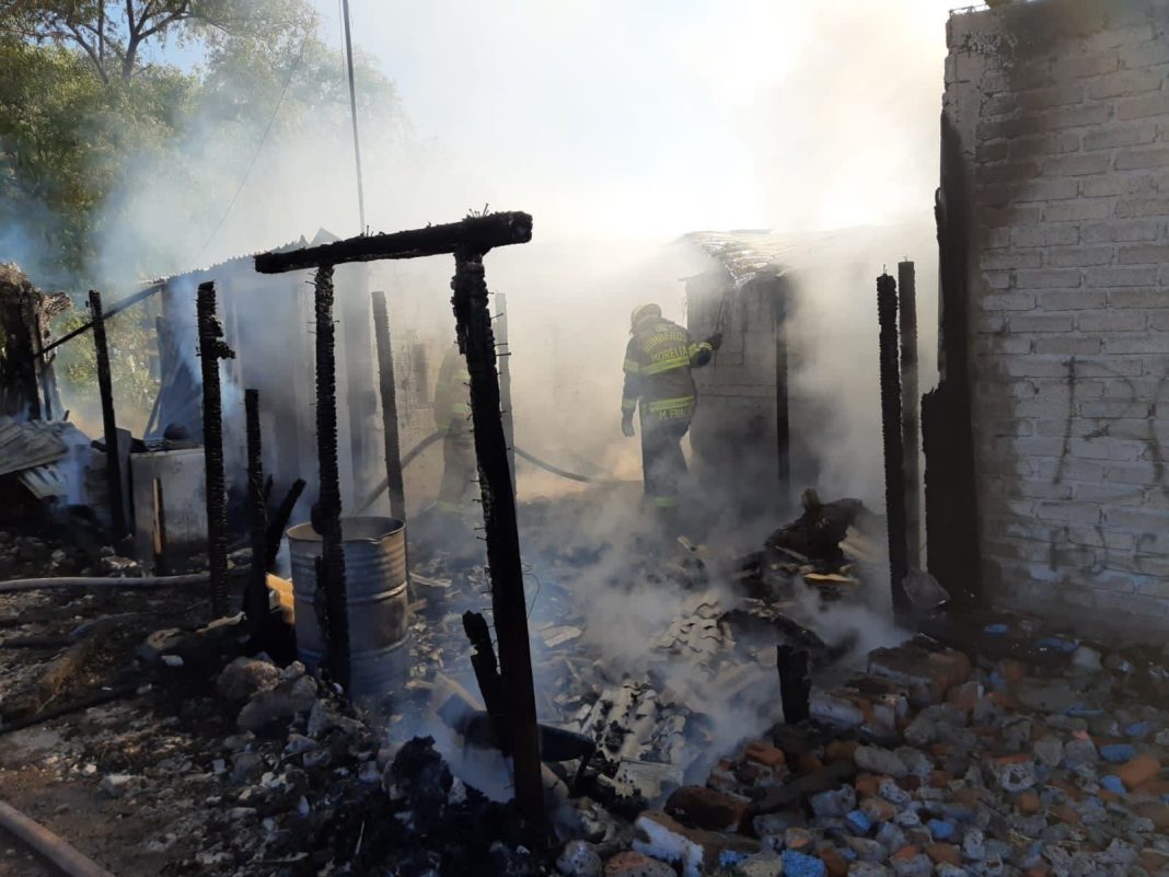 MORELIA Incendio de domicilio deja a una persona calcinada en la colonia Presa de los Reyes 4