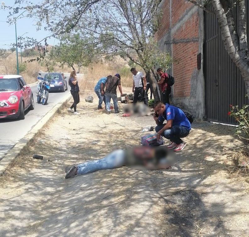 MORELIA Derrape de moto deja 2 heridos en la colonia La Aldea de Morelia
