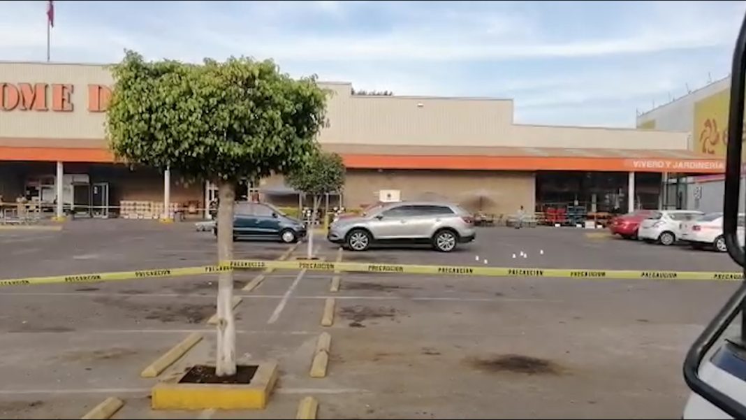 URUAPAN Delincuentes acribillan a una mujer en estacionamiento de Home Depot 2