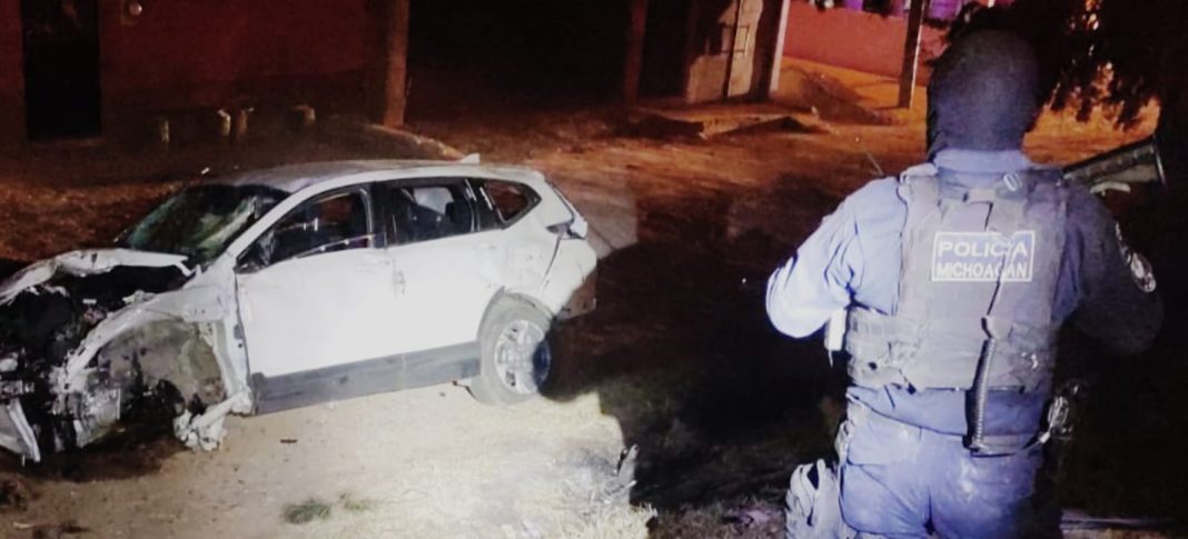 SAN JOSÉ DE GRACIA Tras reporte de gente armada policías localizan camioneta accidentada y un fallecido en San José de Gracia