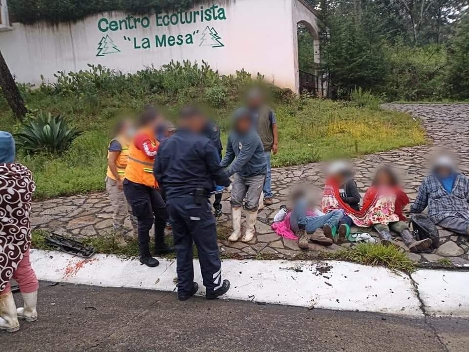 TZINTZUNTZAN Choque entre 2 camionetas deja 13 jornaleros heridos en la Morelia-Quiroga 2