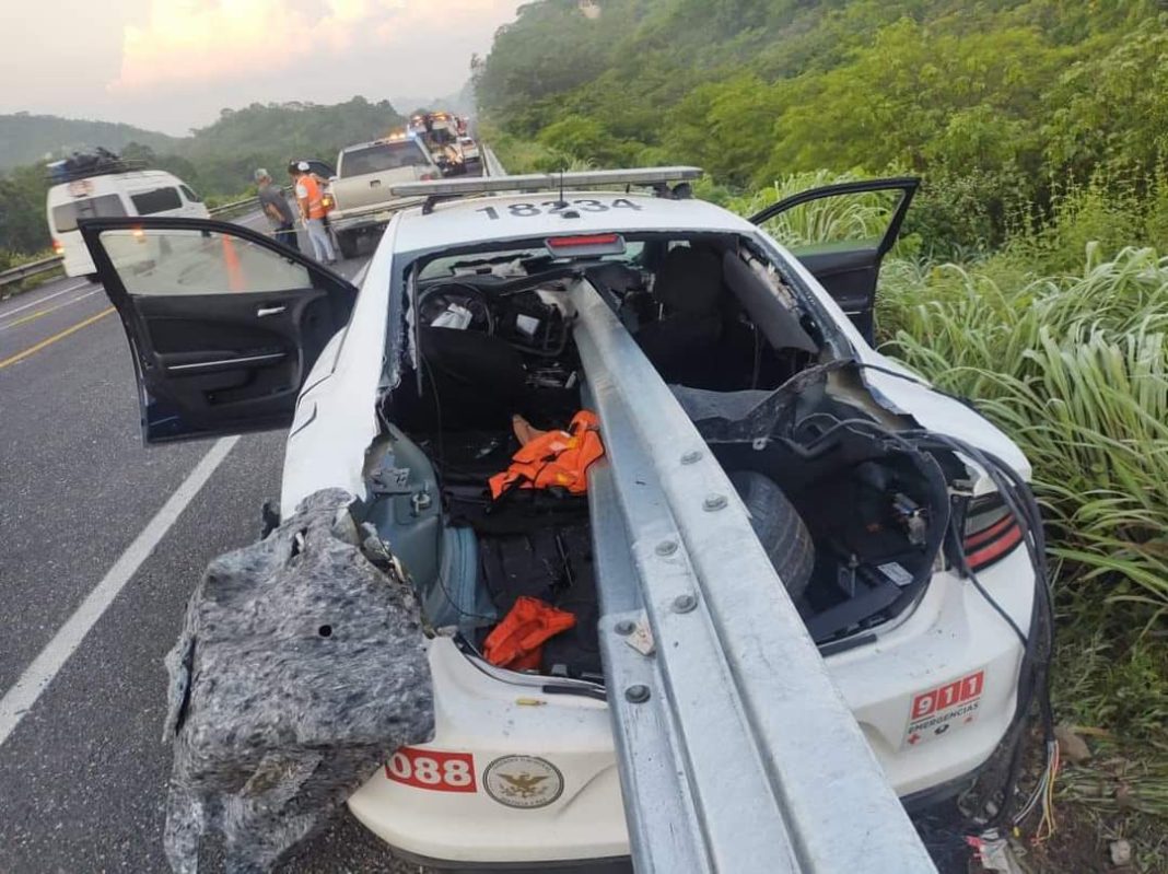 LA UNIÓN Un tráiler ardió en llamas y una patrulla de GN se incrusta en barra de contención 3