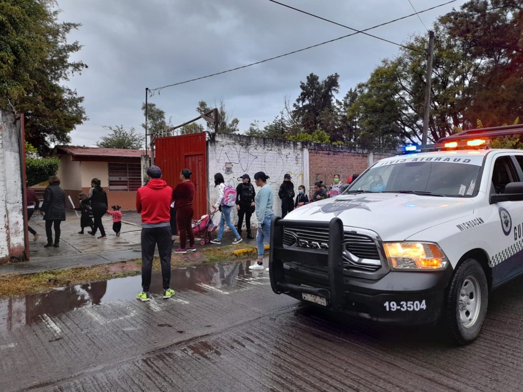 MORELIA Guardia Civil resguarda y brinda asistencia vial en centros educativos 2
