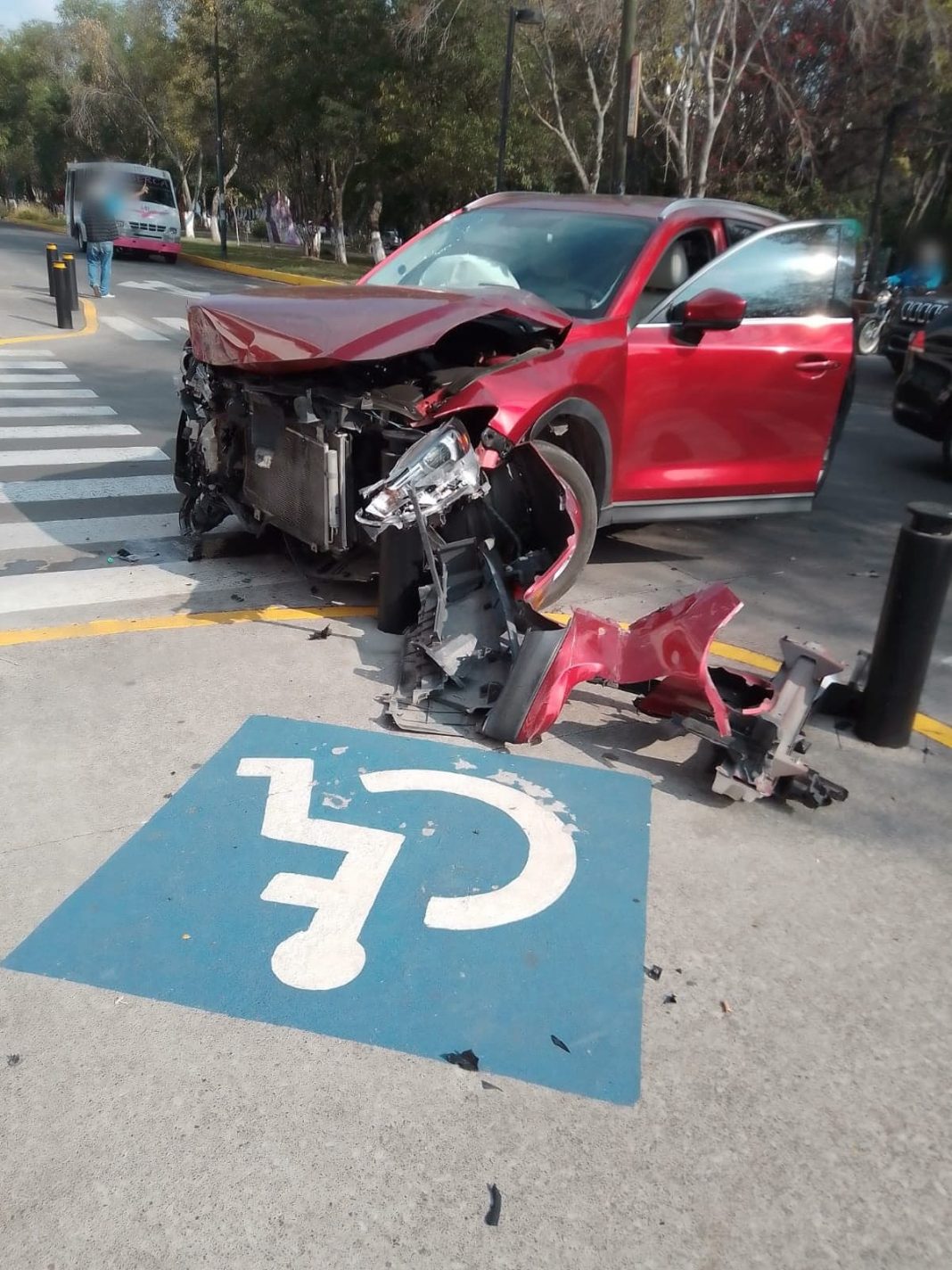 MORELIA Chocan 2 vehículos en la colonia Nueva Chapultepec Morelia 2