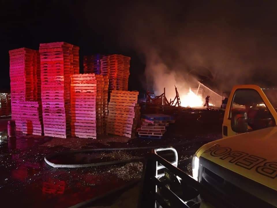 MORELIA Se incendia fábrica de tarimas en San Nicolás Obispo Morelia