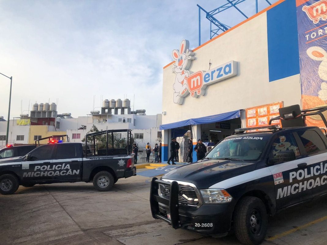 MORELIA Amenaza de bomba en un Merza de Morelia moviliza a corporaciones policiales 1