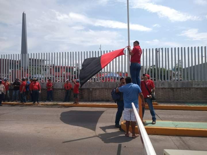 LÁZARO CÁRDENAS Mineros de la sección 271 estallan huelga en ArcelorMittal 3 LÁZARO CÁRDENAS Mineros de la sección 271 estallan huelga en ArcelorMittal 3