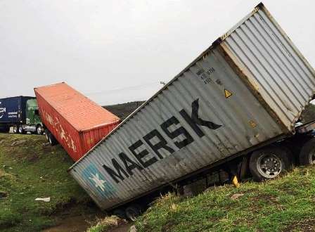 Se accidenta tráiler 1606 Se accidenta tráiler 1606