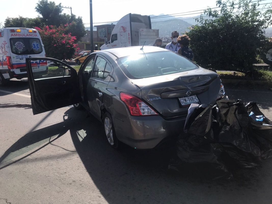 MORELIA Choque entre 2 vehículos deja una mujer herida en la Av. Madero Oriente de Morelia 2