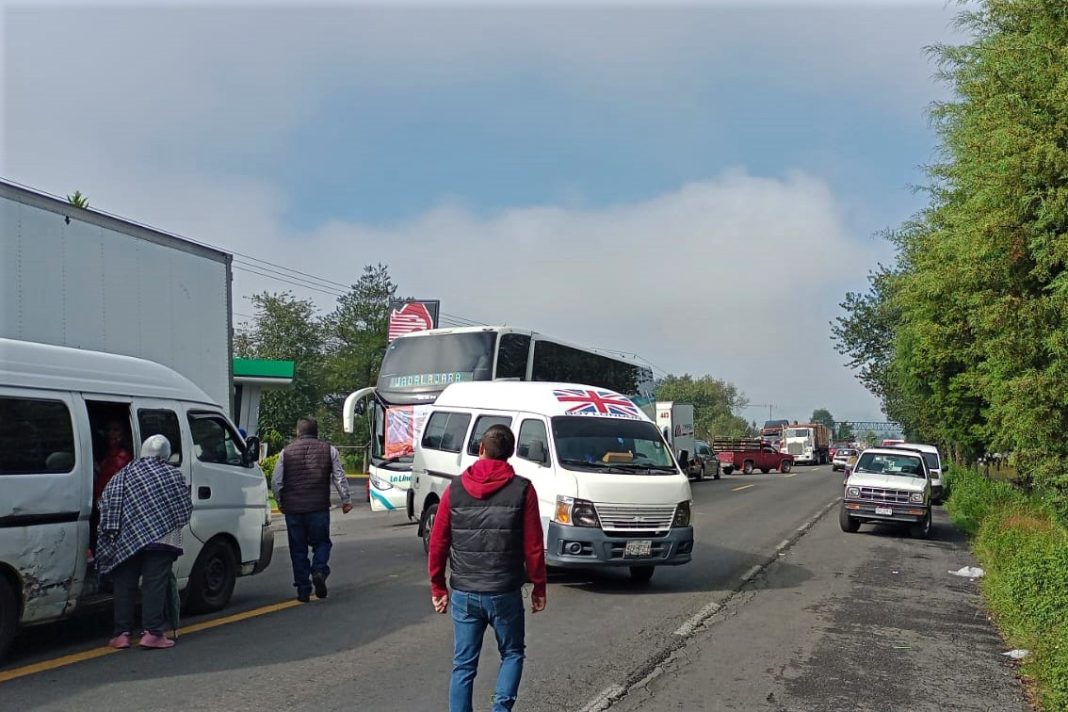 PARACHO Nuevo bloqueo carretero por desaparición de 2 personas 2