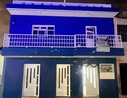 Con armas largas rafaguean casa en Zamora