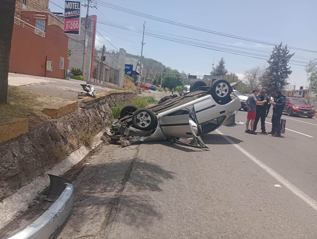 CARRO VOLCADO MORE