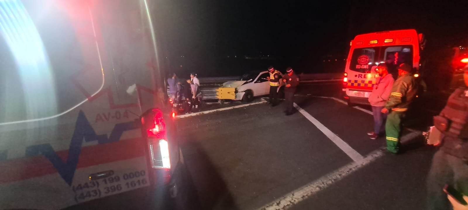Vehículo choca contra objeto fijo en la carretera Morelia-Pátzcuaro ...