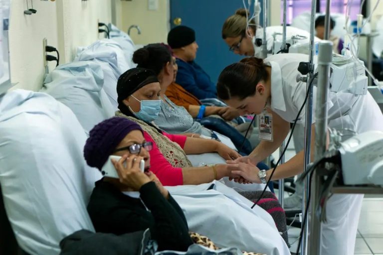 Michoacán elimina lista de espera para tratamientos contra el cáncer con nuevo equipamiento médico: Bedolla