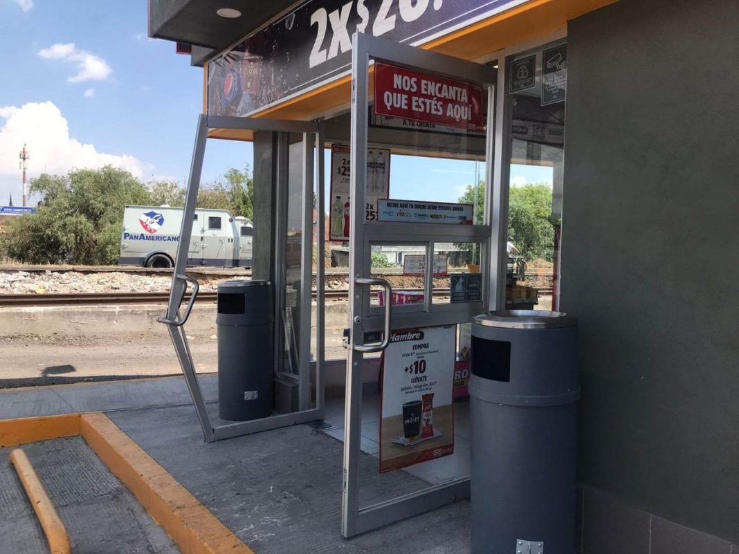 PUERTA OXXO