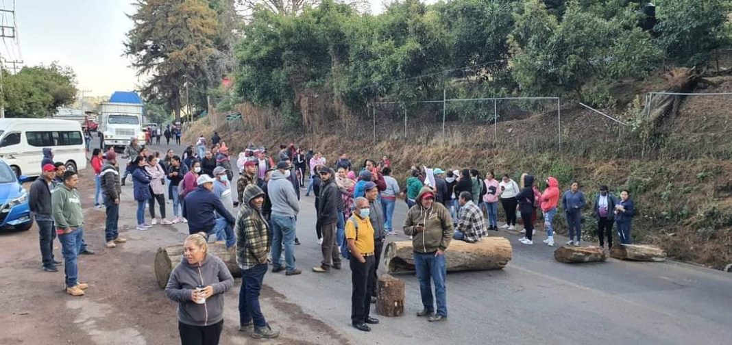TACÁMBARO Padres de familia se manifiestan para pedir maestros en Tacámbaro 2