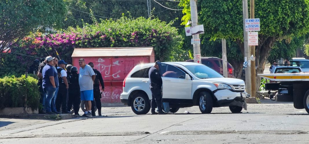 JACONA Tras persecución policías recuperan camioneta recién robada en Jacona hay un detenido 2