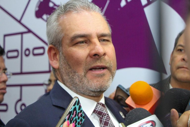 Bedolla muestra su apoyo a Sheinbaum y AMLO ante presiones externas
