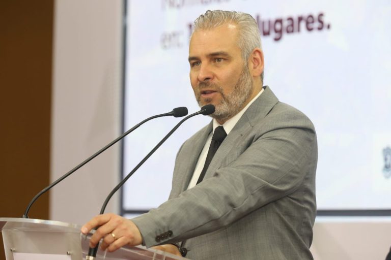 El caso de camionetas donadas a iglesia podría tratarse de lavado de dinero: Bedolla