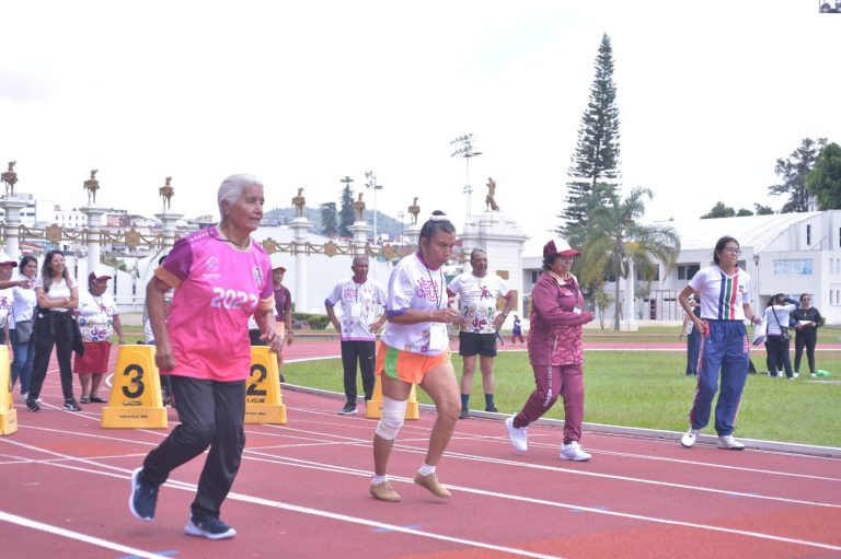Adultos mayores michoacanos se alistan para las Olimpiadas de Oro del DIF