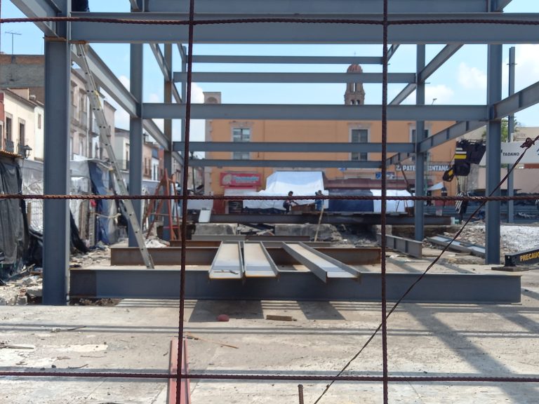 Acusa alcalde que concesionarios del estacionamiento del Mercado Independencia les están «dando atole con el dedo»