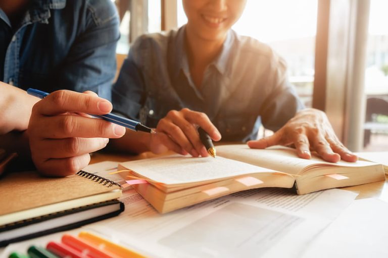 Conoce y aprovecha las becas para estudiar idiomas: SEE