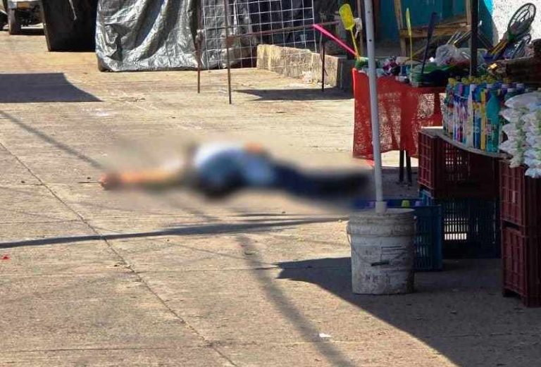 Empleado municipal es ultimado a tiros en mercado de Jacona