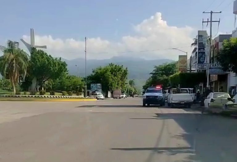 Grave comerciante, tras ser baleado frente a su casa en Apatzingán