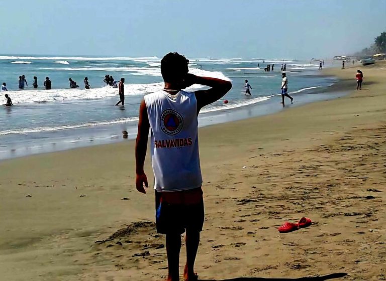 Joven nadador desparece en el mar de Aquila, 48 horas después es hallado muerto