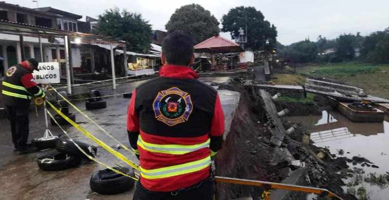 Se desgaja parte del Muelle General del Lago de Pátzcuaro, debido a las lluvias