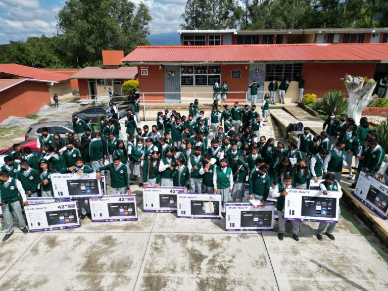 Fueron equipadas más de  3 mil aulas en telesecundarias de todo el estado