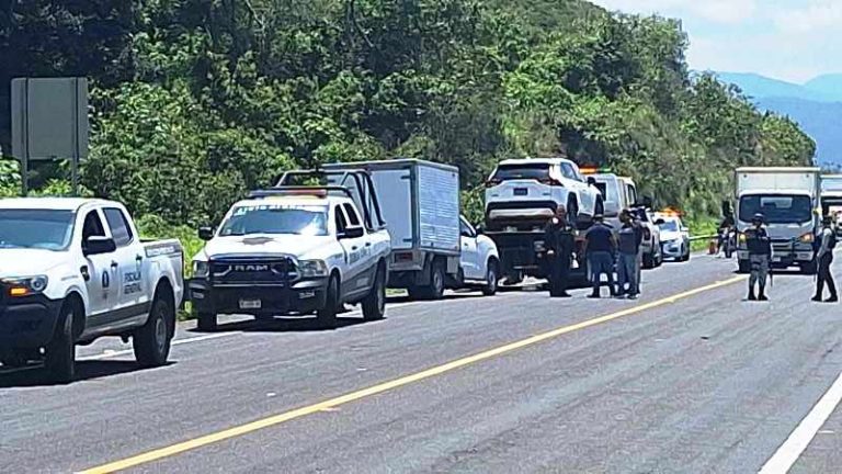 Balean a repartidores de mariscos para robarles dinero en la salida de Uruapan a la autopista