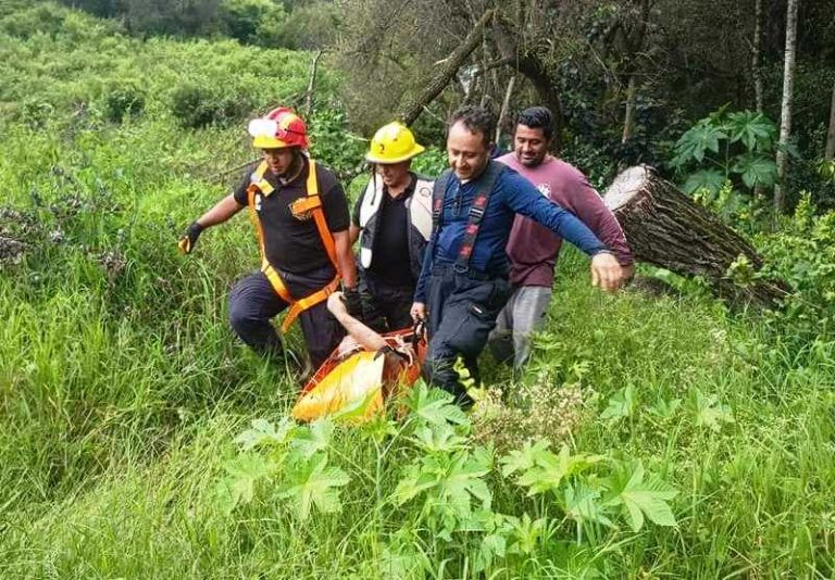 Hallan muerto a hombre arrastrado por la corriente de río en Zitácuaro